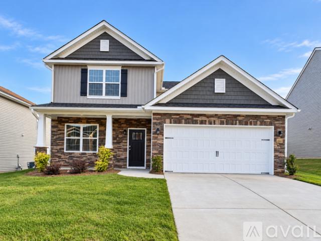 5 BR, 3.5 BA Apartment 3017 Middle Creek Ln, Greensboro, NC 27405