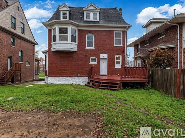 5 BR, 3 BA Apartment 14 Parkland Place, St. Louis, MO 63112