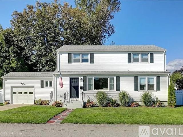 5 BR, 3 BA Apartment 18 Sylvan Terrace, Newport, RI 02840