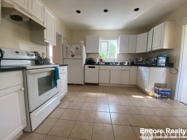5 BR, 3 BA Apartment 12 Gerald Rd, Boston, MA 02135