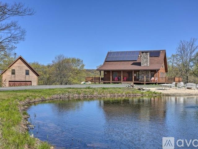 5 BR, 3 BA Apartment 1 Green Mountain Place, Roaring Brook Township, PA 18444