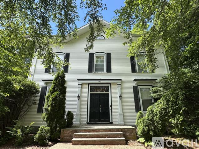 5 BR, 3 BA Apartment 246 Essex St, Unit 2, Beverly, MA 01915