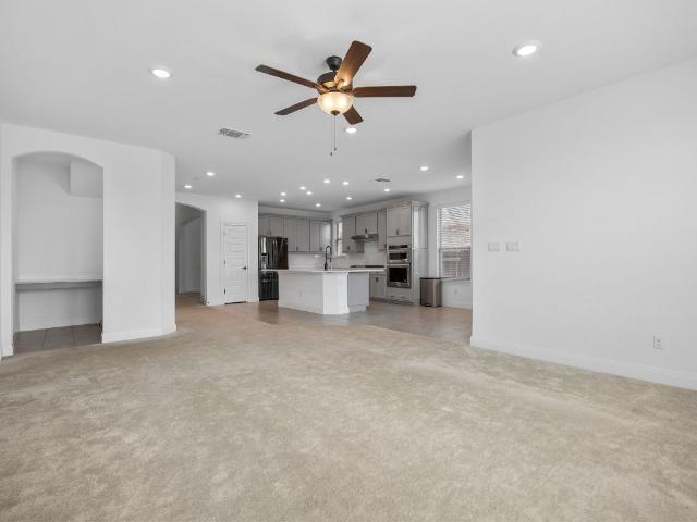 5 BR, 3 BA Apartment 22212 Coyote Cave Trail, Spicewood, TX 78669