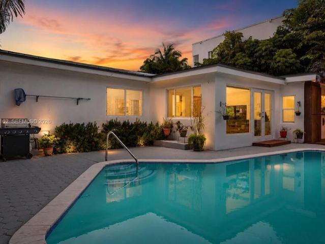 5 BR, 3 BA Apartment 3551 E Glencoe St, MIAMI, FL 33133