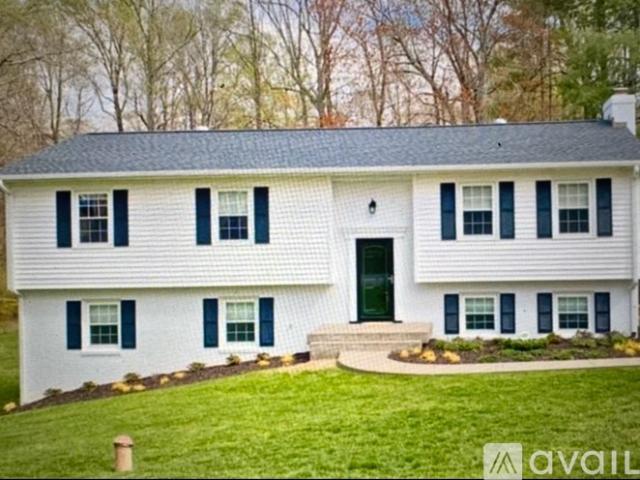 5 BR, 3 BA Apartment 655 Ridgemont Road, Earlysville, VA 22936