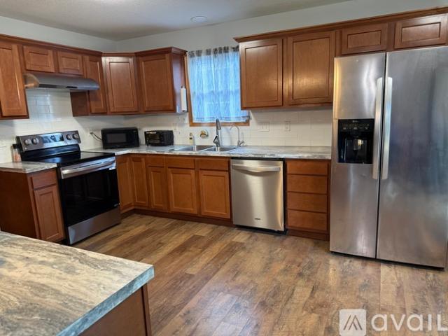 5 BR, 3 BA Apartment 630 W Scott St, Valley Center, KS 67147