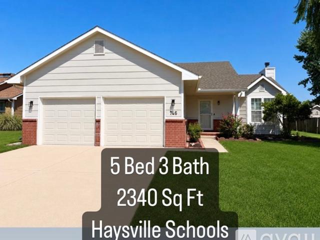 5 BR, 3 BA Apartment 746 E Karla Ct, Haysville, KS 67060