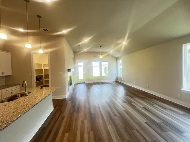5 BR, 3 BA Apartment 7124 Dragonfly Lane, Little Elm, TX 76227