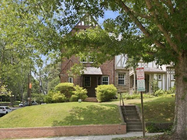 5 Br, 4 bath, Townhouse/Brownstone/RowHouse 1500 44th St NW