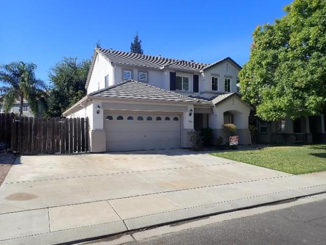 5 Br, 4 bath, Single Family 976 Grafton St
