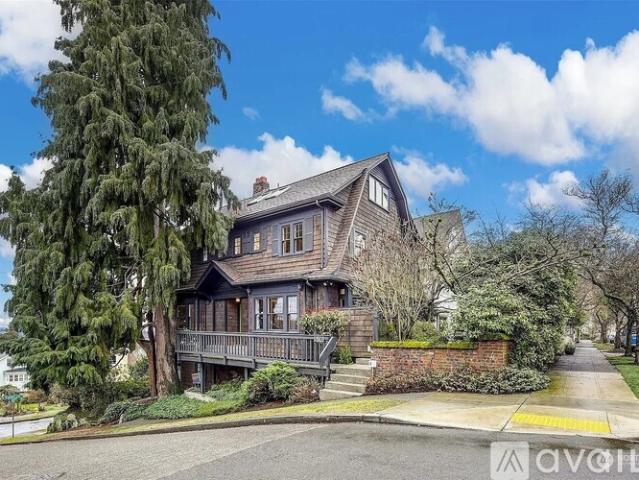 5 BR, 4 BA Apartment 2002 12 Th Avenue East, Seattle, WA 98102