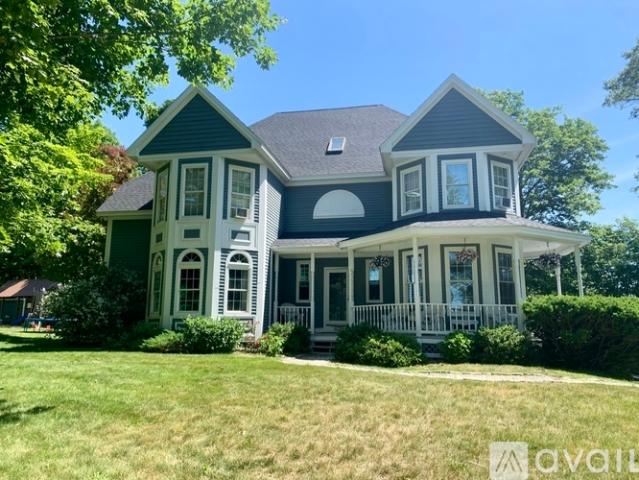 5 BR, 4 BA Apartment 679 Gurnet Road, Brunswick, ME 04011