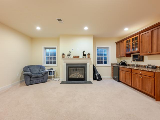 5 BR, 4 BA Apartment 8500 Wedderburn Station Dr, Vienna, VA 22180