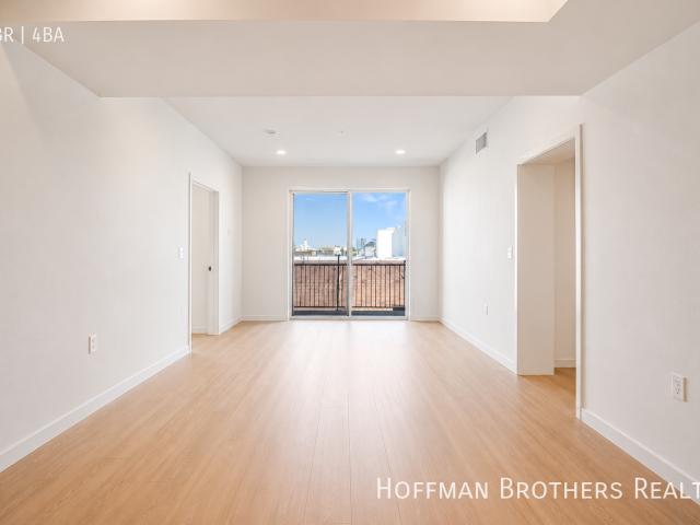 5 BR, 4 BA Apartment 856 S Gramercy Dr, Los Angeles, CA 90005