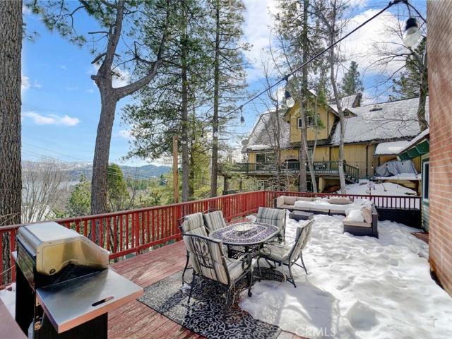 5 BR, 4 BA Apartment 943 Nadelhorn Drive, Lake Arrowhead, CA 92352