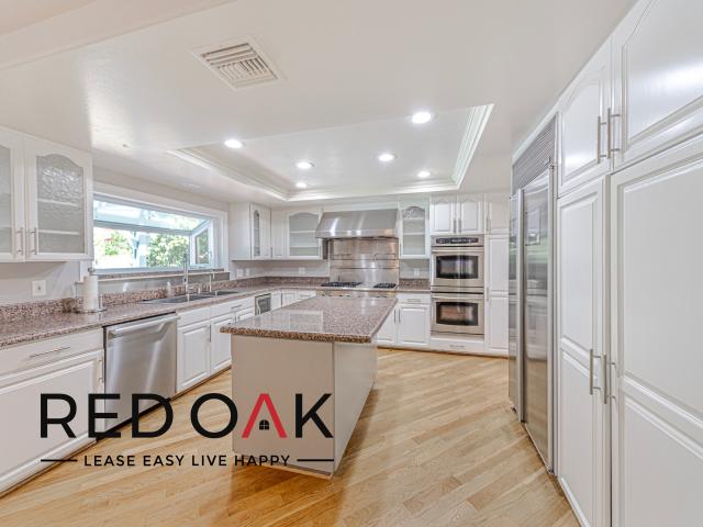 5 BR, 5 BA Apartment 19312 Yolie Lane, Tarzana, CA 91356