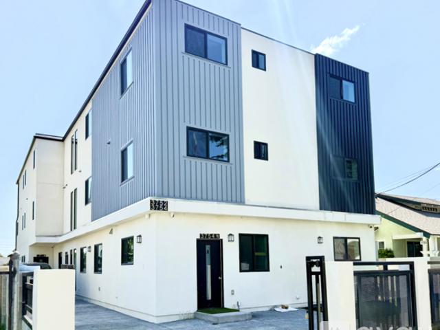 5 BR, 5 BA Apartment 3754 S Harvard Blvd, Unit 1, Los Angeles, CA 90018