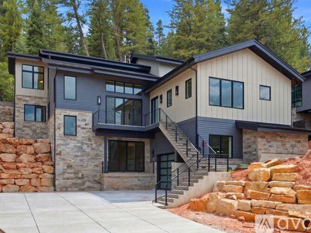 5 BR, 7 BA Apartment 4043 W Crest Ct, Snyderville, UT 84098