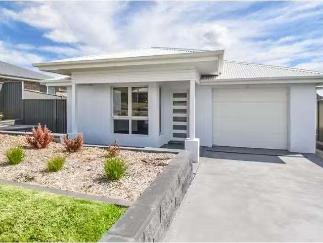 5 Breeze Road, ORANGE House for rent Listed by Belle Property.