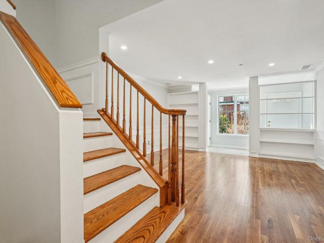 5 Bridge Lane