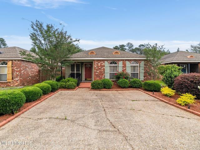 5 Bridgefield Circle