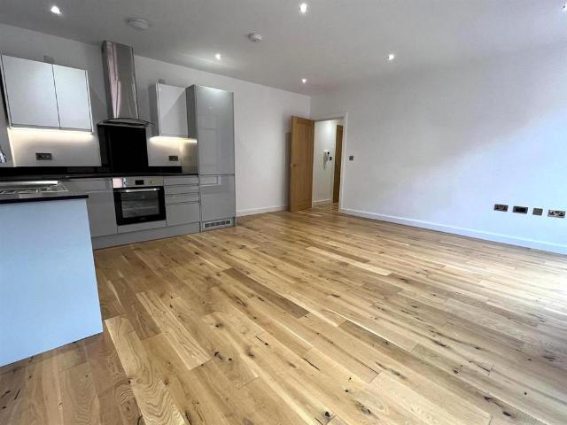 5 Camden Grove, Birmingham B1 1 bed apartment to rent £1,050 pcm £242 pw