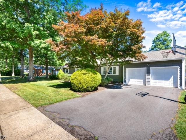 5 Camelot Dr