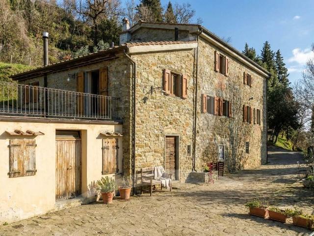 5 Camere Villaggio Rustico Toscana In Vendita A1190r. 500m² Loro Ciuffenna