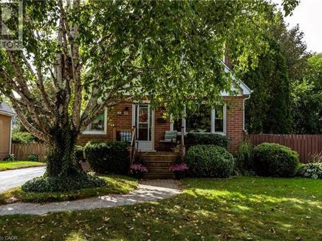 5 Cameron Avenue, Hamilton, ON, L9H 1P4 house for sale | Listing ID 40864 | Royal LePage