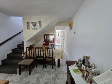 5 casas para investidor 2 sobrados, 1 edícula, 2 casas no piso inferior 250M terreno Jard. Ester