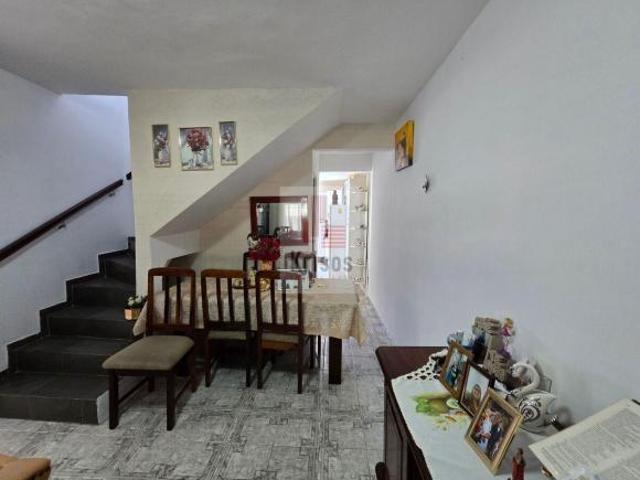 5 casas para investidor 2 sobrados, 1 edícula, 2 casas no piso inferior 250M terreno Jard. Ester