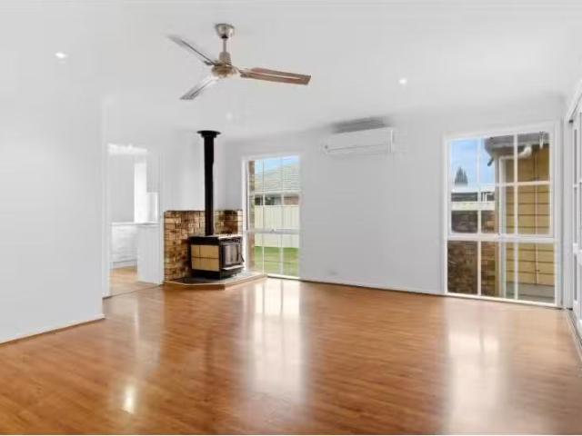 5 CASEY DRIVE, HUNTERVIEW House for rent Listed by Bella Wrig.