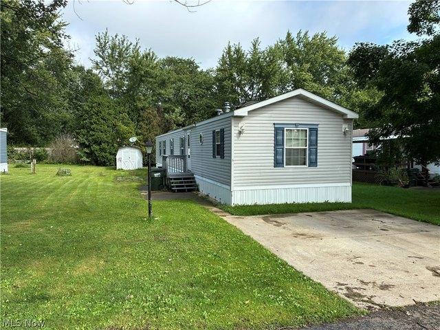 5 Carpenter Blvd, Marshallville, OH 44645