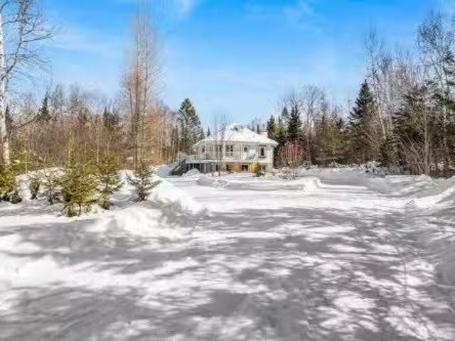 5 Ch. De La Baie Claire, La Macaza, QC, J0T 1R0 house for sa.