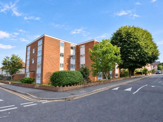 5 Clarendon Road, Wallington SM6, 1 bed flat to rent, £1,300 pcm | PrimeLocation