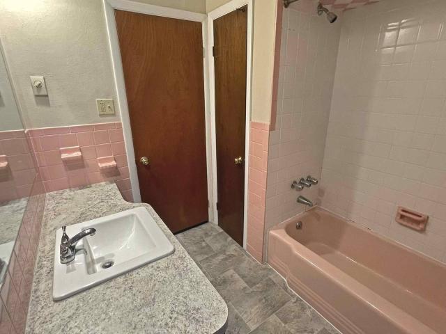 5 Commercial Dr 2 Bedroom Apartment for Rent at 5 Commercial Dr, Camp Hill, PA 17011