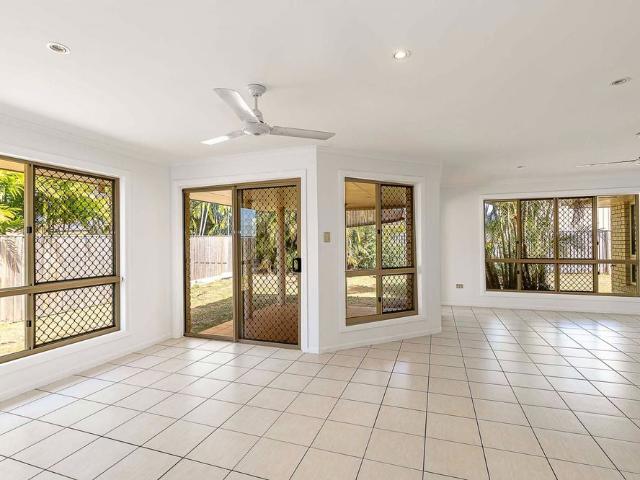 5 Crossman Pl, Kirwan