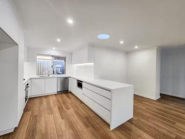5 Dumont Court, Kingsley, WA 6026