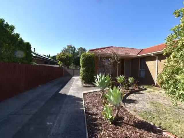 5 Dyer Court, Clarinda VIC 3169 House For Lease