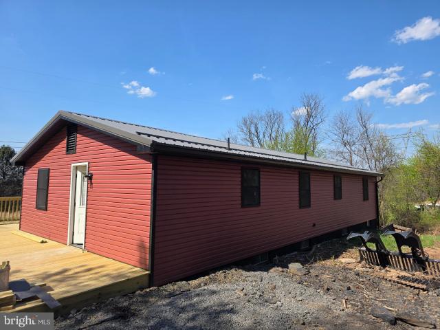 5 Dense Oak Ln, Berkeley Springs, WV 25411 | MLS #WVMO2007