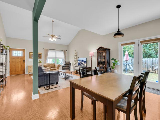 5 Drakeford Ct Court