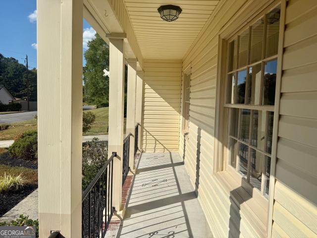 5 E Valley Road NE