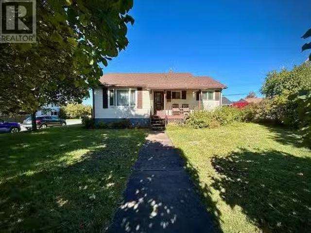 5 Elm Street, Grand Falls Windsor, NL, A2A 1T3 house for sal.