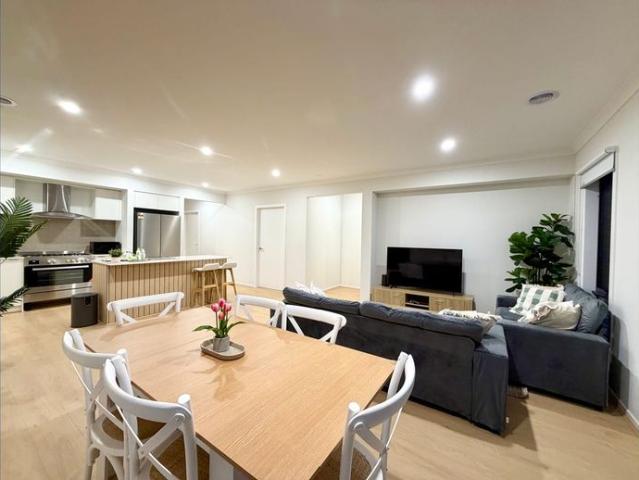 5 Furnished Ensuite Rooms, All Bills Included, Melton South