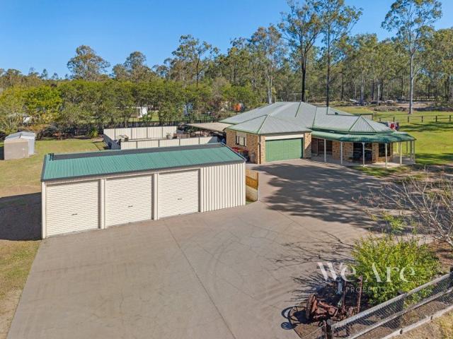 5 Flat flood free acres, town water, 360m2 home