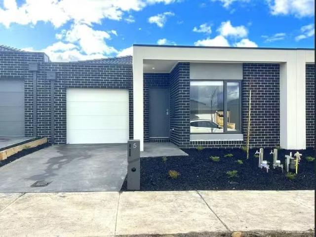 5 Frangipani Way, Mickleham, VIC 3064 House for Rent