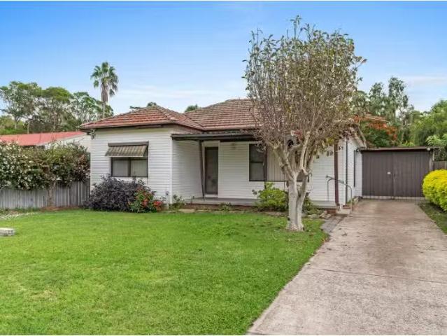 5 Gwen Parade, Raymond Terrace House for rent Listed by Renta.
