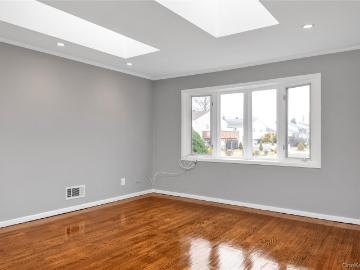 5 Glenbrook Rd, Hicksville, NY 11801 | MLS #987014