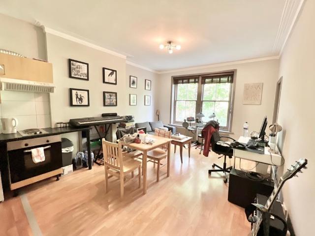 5 Glenilla Road, London NW3 1 bed flat to rent £1,850 pcm £427 pw
