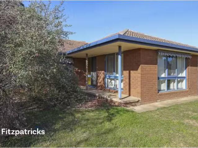 5 Goborra Street, Glenfield Park House for rent Listed by Ren.